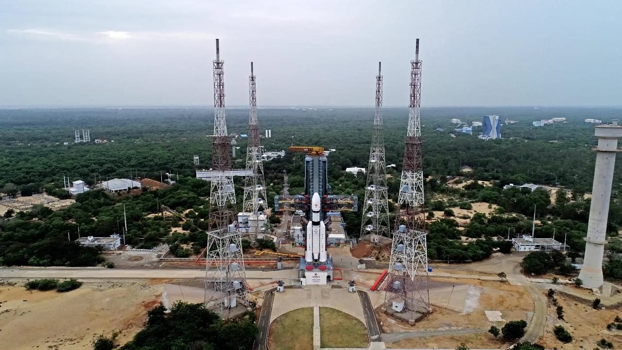 Qué hay detrás de la misión espacial de la India al polo sur de la Luna