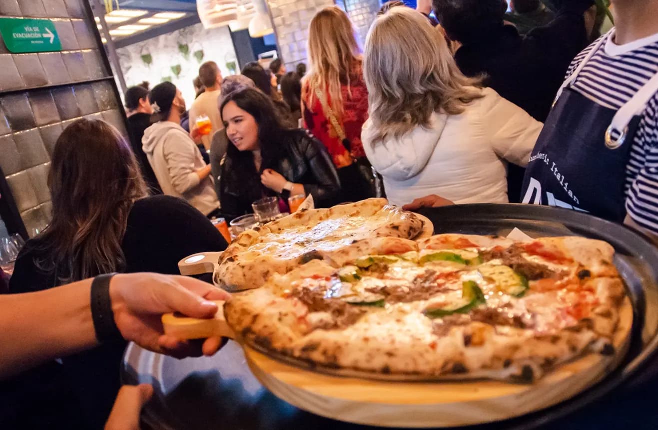 Sabores, música, arte: la gastronomía se reinventa en los malls de Sudamérica