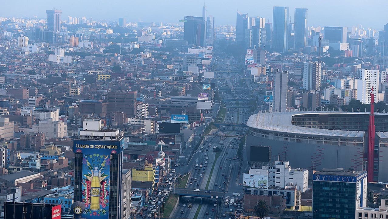 Economía peruana anota tercer mes de caída en julio