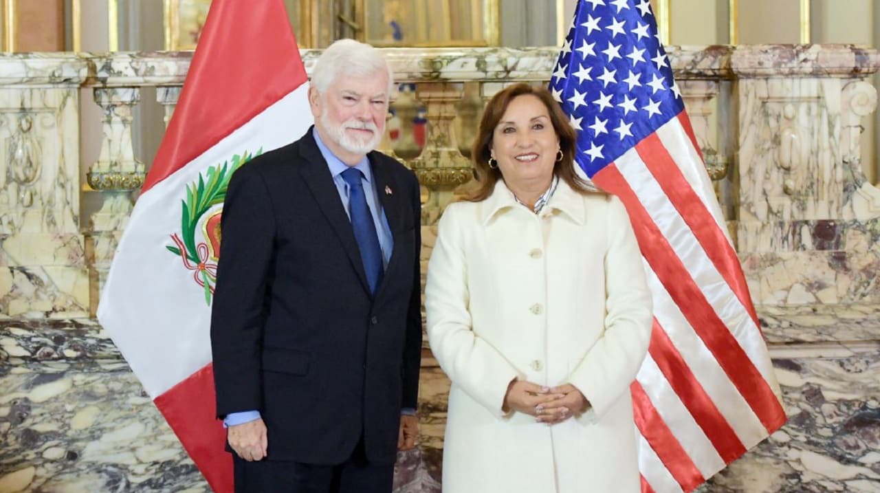 Dina Boluarte se reúne con el asesor para las Américas de EEUU para fortalecer agenda común
