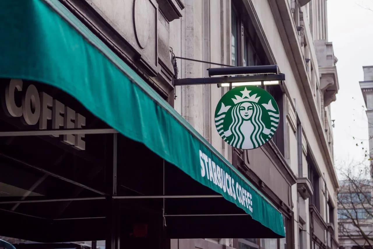 Starbucks enfrenta una demanda porque los refrescos de mango no contienen mango real