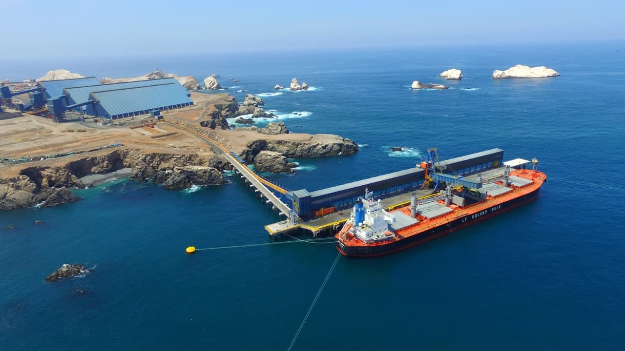 TISUR rompe récord histórico de movimientos de carga en Puerto Matarani
