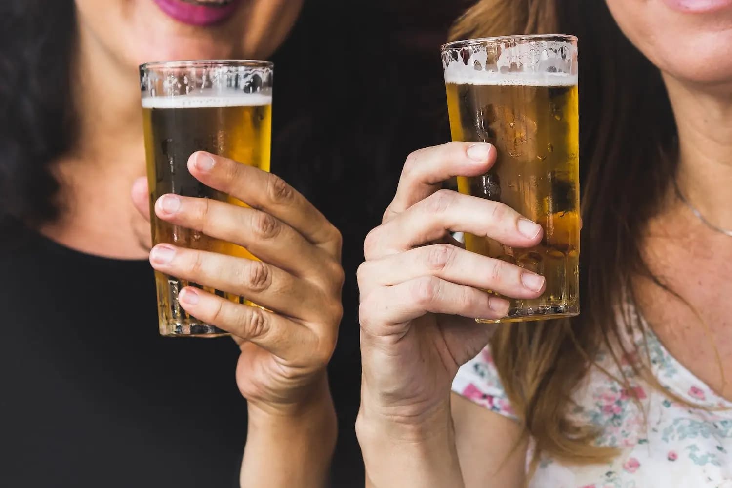 Cerveceras prevén más beneficios tras aumento de precios y baja en algunos costos