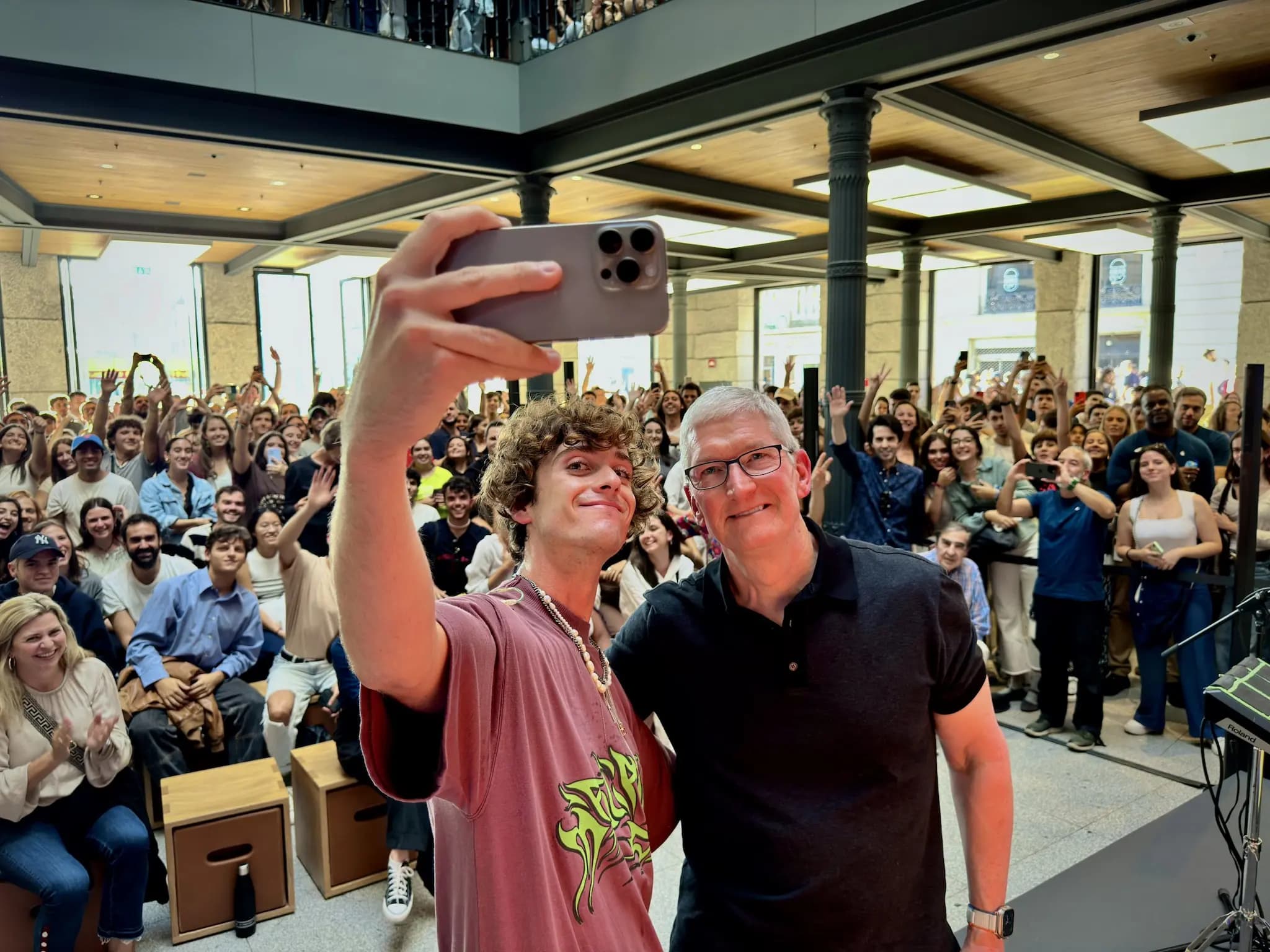 CEO de Apple, Tim Cook, realiza la mayor venta de acciones en 2 años y gana US$41 millones