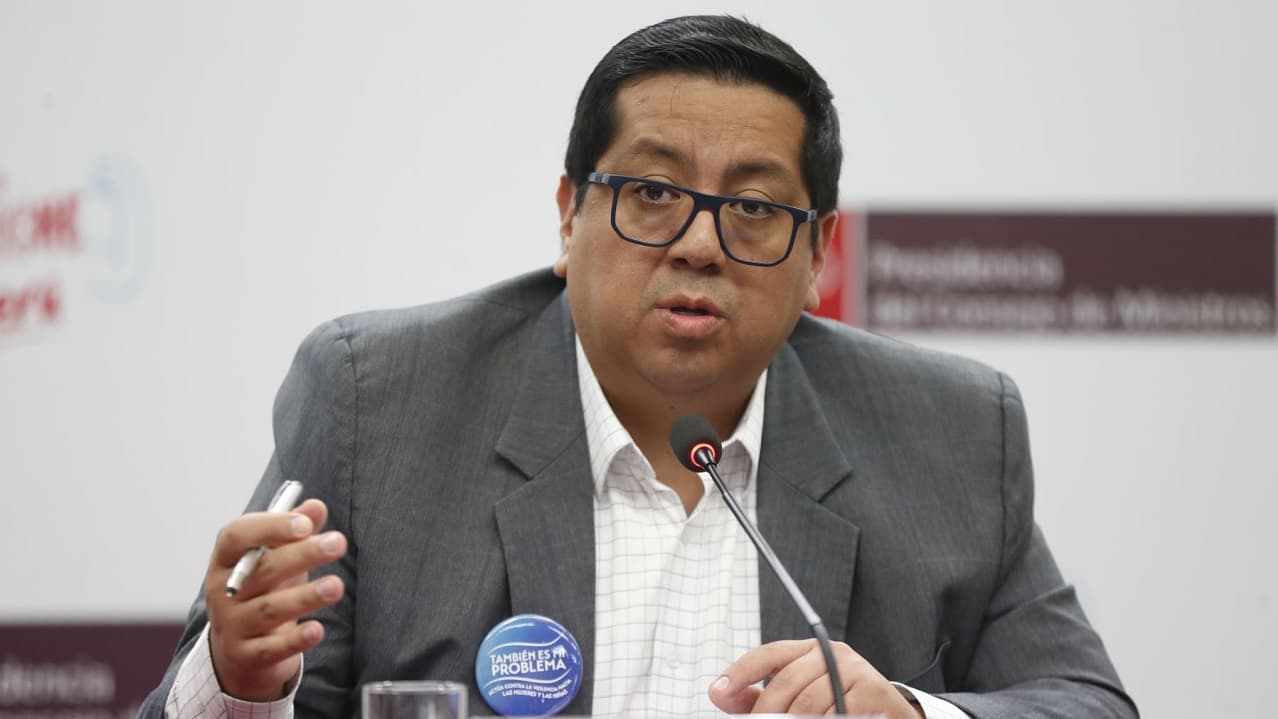 Ministro admite que la economía de Perú está en recesión, al pedir crédito suplementario