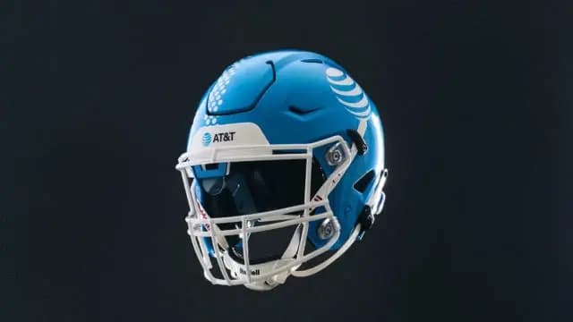 Este casco de futbol americano para sordos transmite jugadas en realidad aumentada