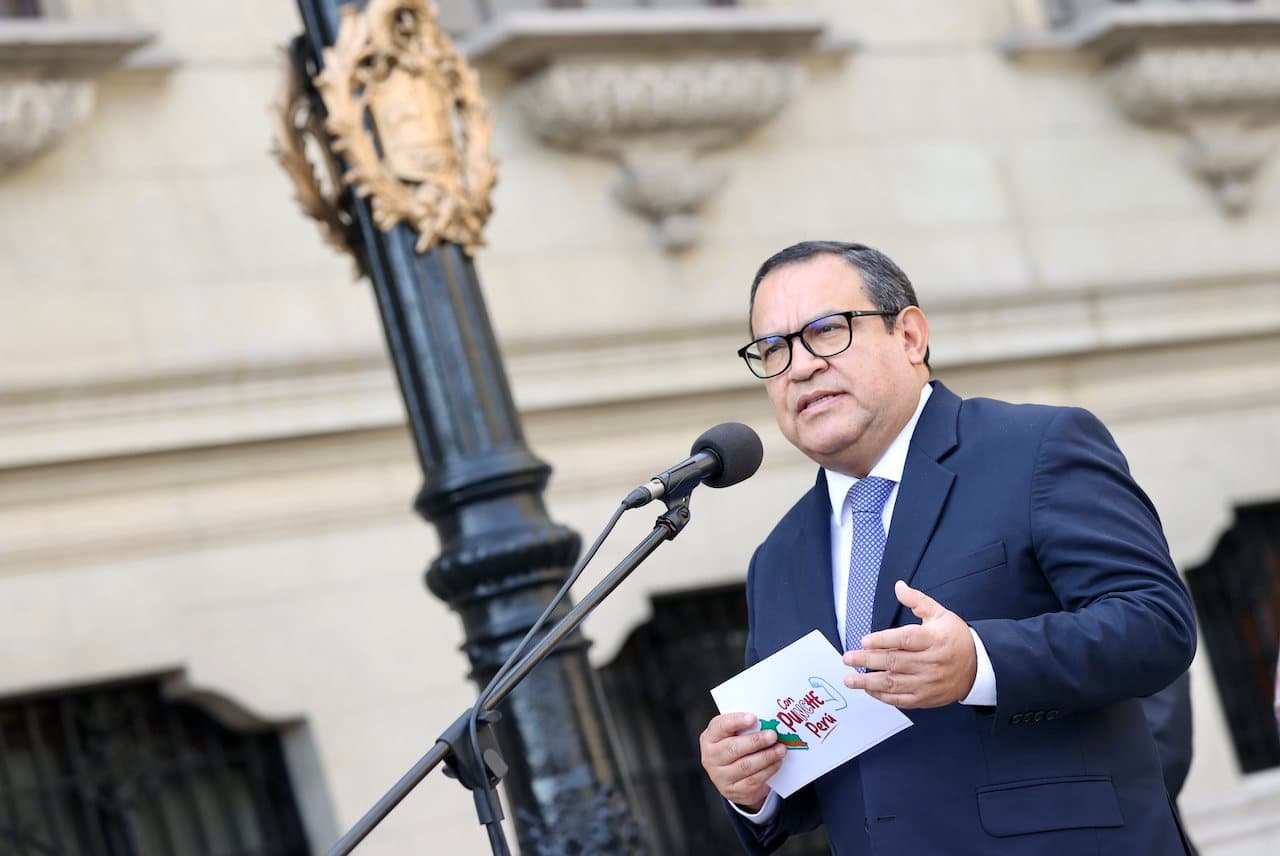 Poder Ejecutivo propone sancionar a maestros que hagan "apología de la violencia"
