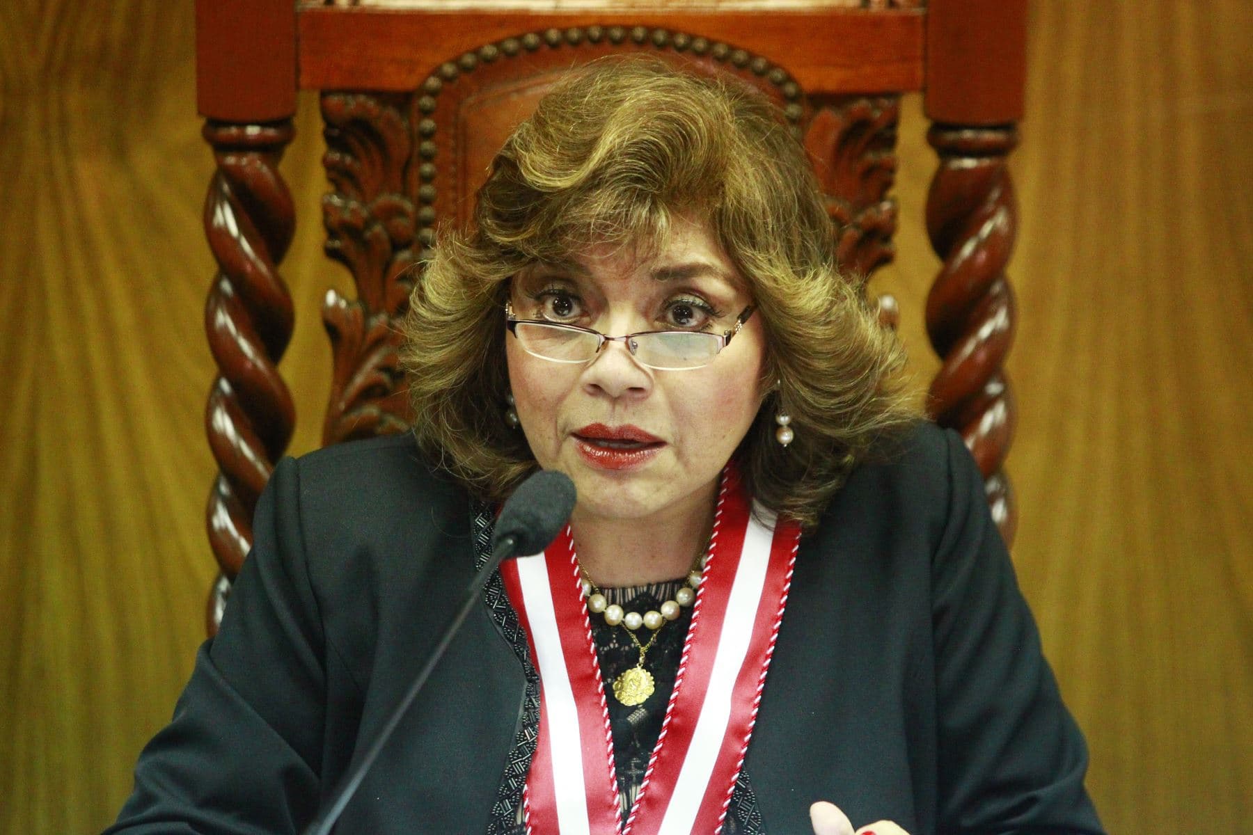 Un juez archiva denuncia que llevó al Congreso a inhabilitar a ex fiscal general peruana