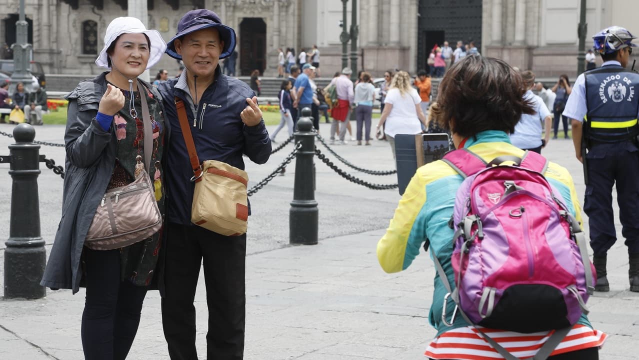Mincetur: más de 2 millones de turistas llegaron al Perú entre enero a octubre de 2023