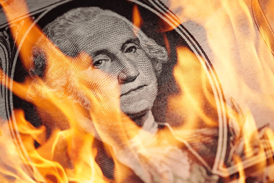 El CEO de Coinbase revela una impactante predicción sobre el dólar mientras el precio del Bitcoin destroza los US$40.000