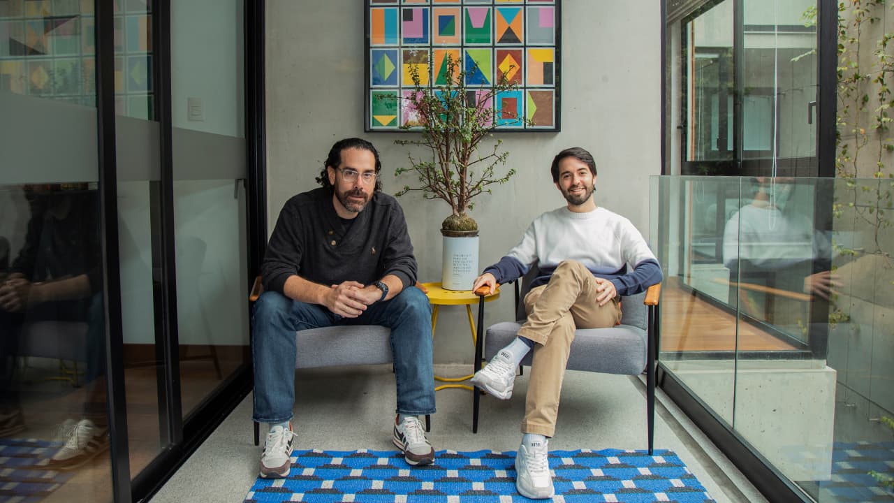 Excuela, Jose Luis Gamboa y Gonzalo Yrigoyen Cook.
