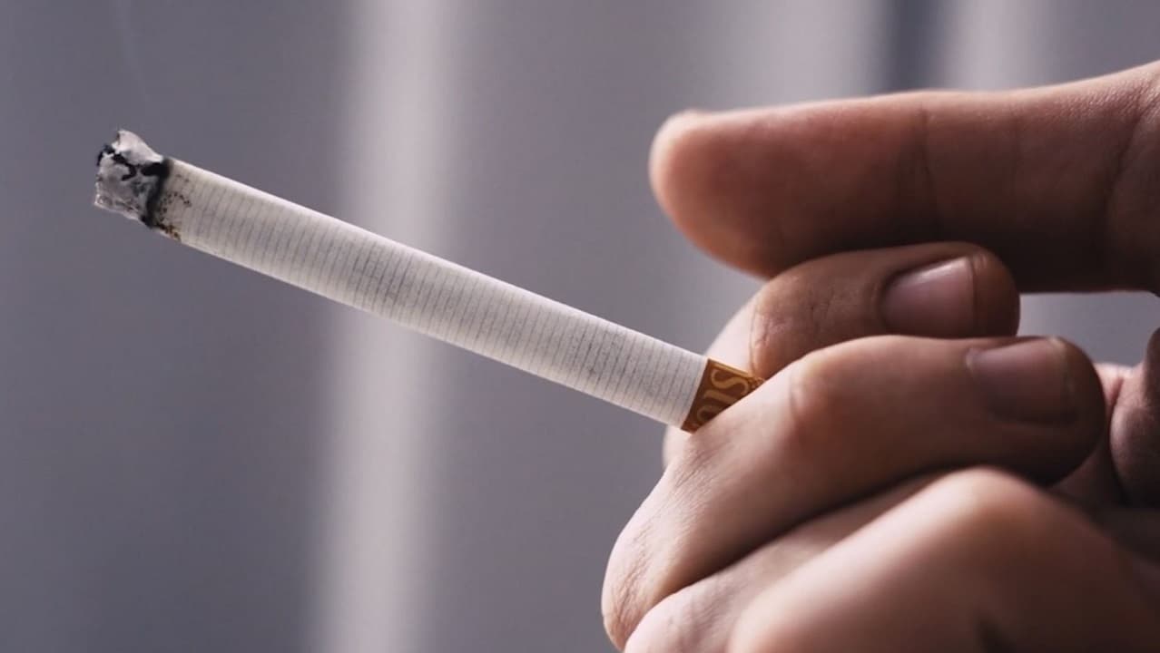 El ministro de Economía peruano confirma subida de impuesto a alcohol y tabaco desde marzo