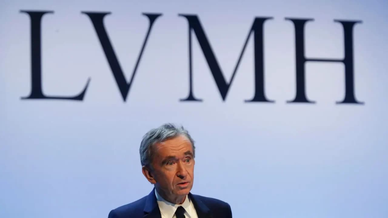 El director general de LVMH, Bernard Arnault, presenta los resultados del año 2019 del grupo durante una rueda de prensa en París. (Foto AP/Thibault Camus, Archivo)COPYRIGHT 2020 THE ASSOCIATION PRESS. RESERVADOS TODOS LOS DERECHOS