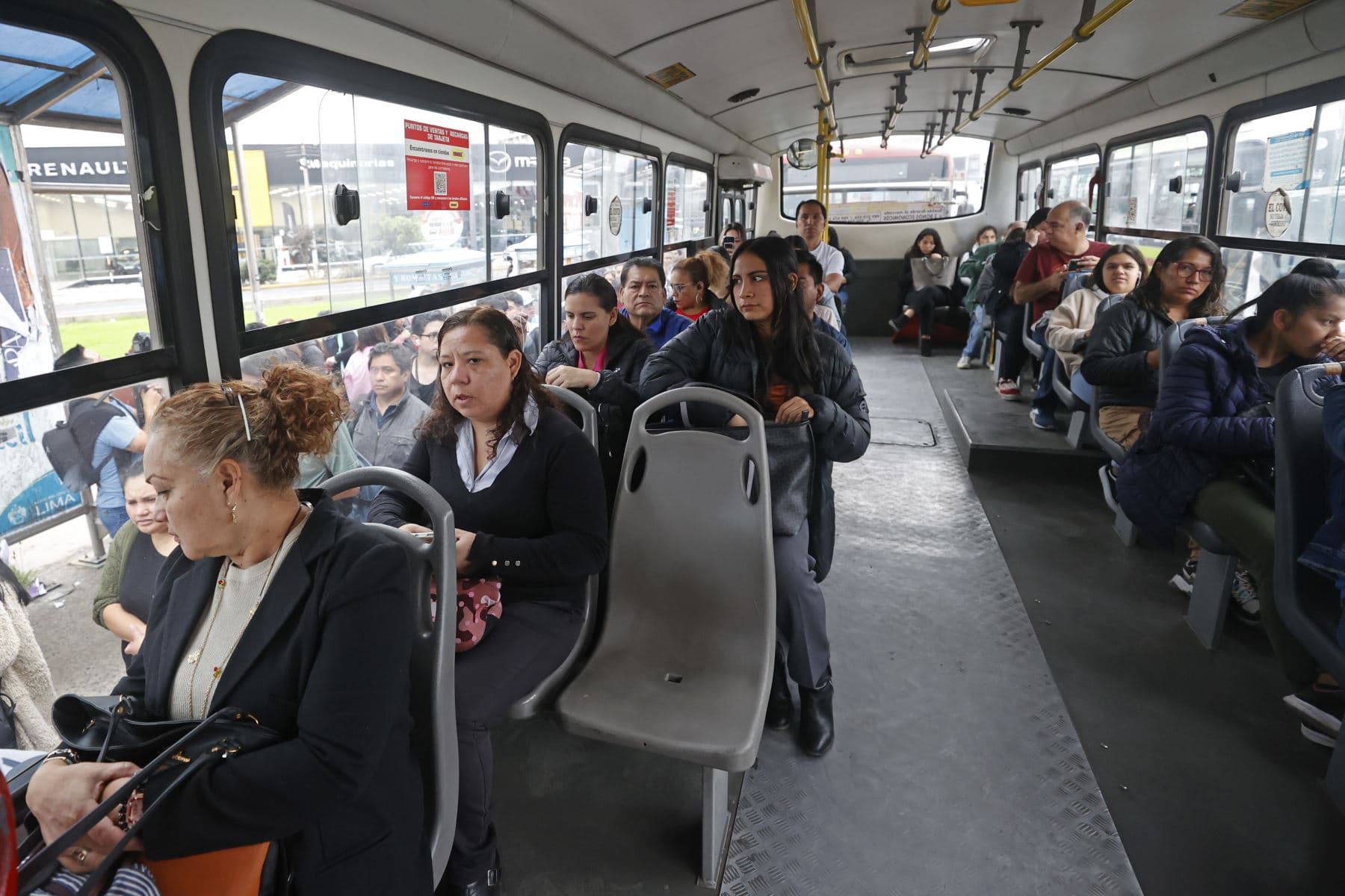 Los latinoamericanos pasan 25 días del año en el transporte, según un estudio