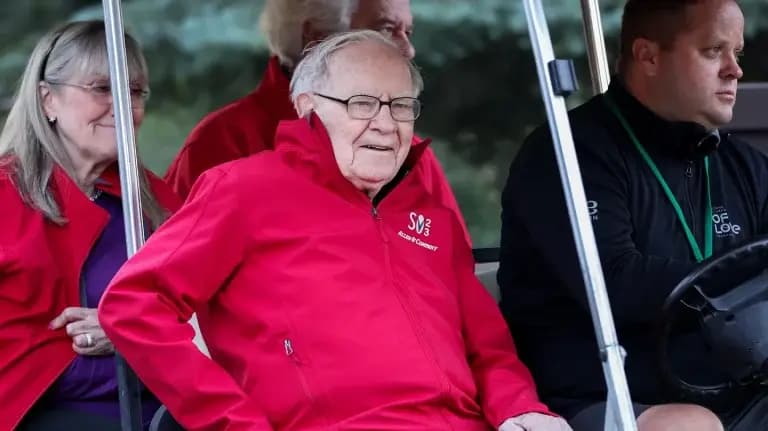 Las acciones de Berkshire Hathaway suben a un nivel récord: así es como se comparan los rendimientos de Warren Buffett con el S&P 500