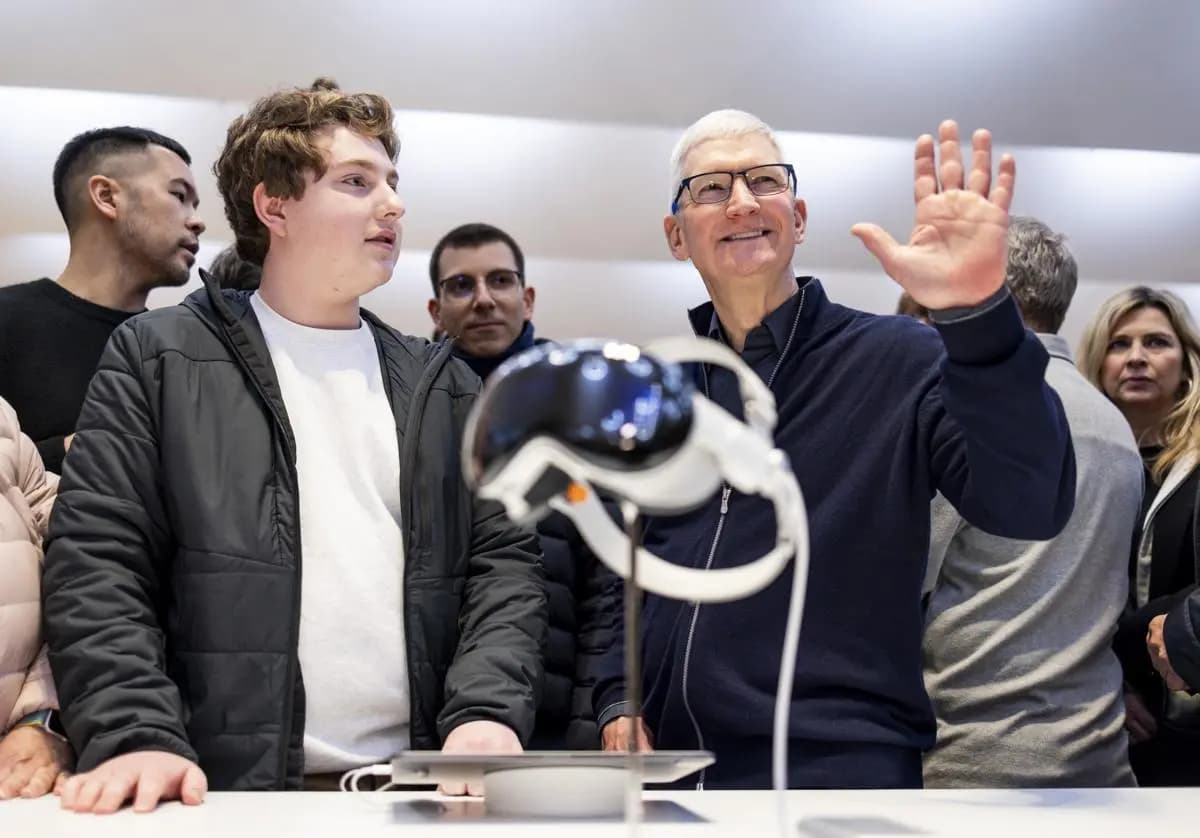 Tim Cook da la bienvenida a las nuevas gafas de realidad virtual de Apple desde Nueva York
