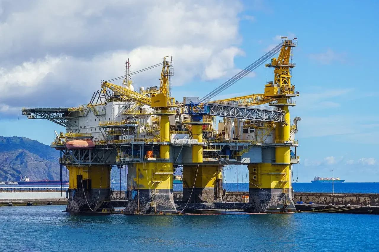 Grandes petroleras ajustan sus carteras para enfrentar una eventual caída del precio del barril