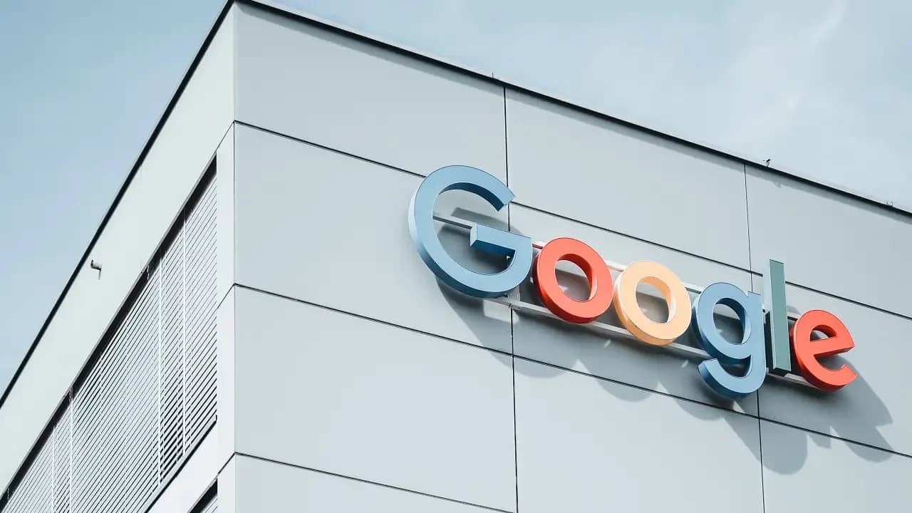 Acusan a extrabajador de Google de robarle tecnología para dársela a empresas chinas