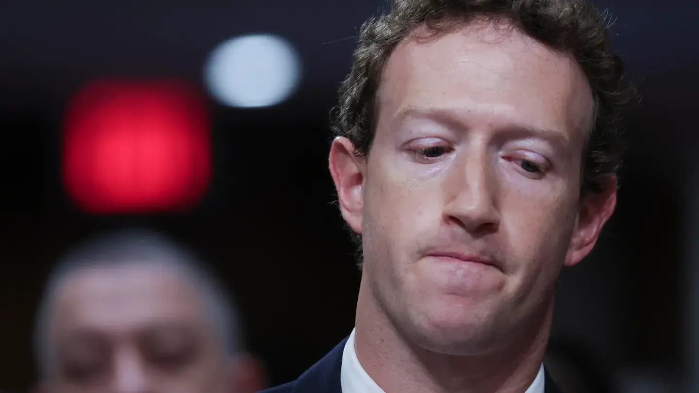 Trump dice que Zuckerberg es el "enemigo del pueblo" y acciones de Meta se desploman a su peor día en ocho meses