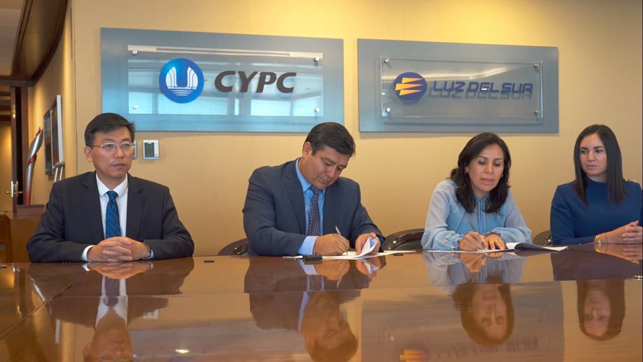 Luz del Sur recibe formalmente parques eólicos Tres Hermanas y Marcona