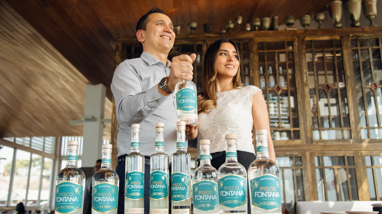 Yesko Fontana y Mayra Ballarta, de Pisco Fontana.