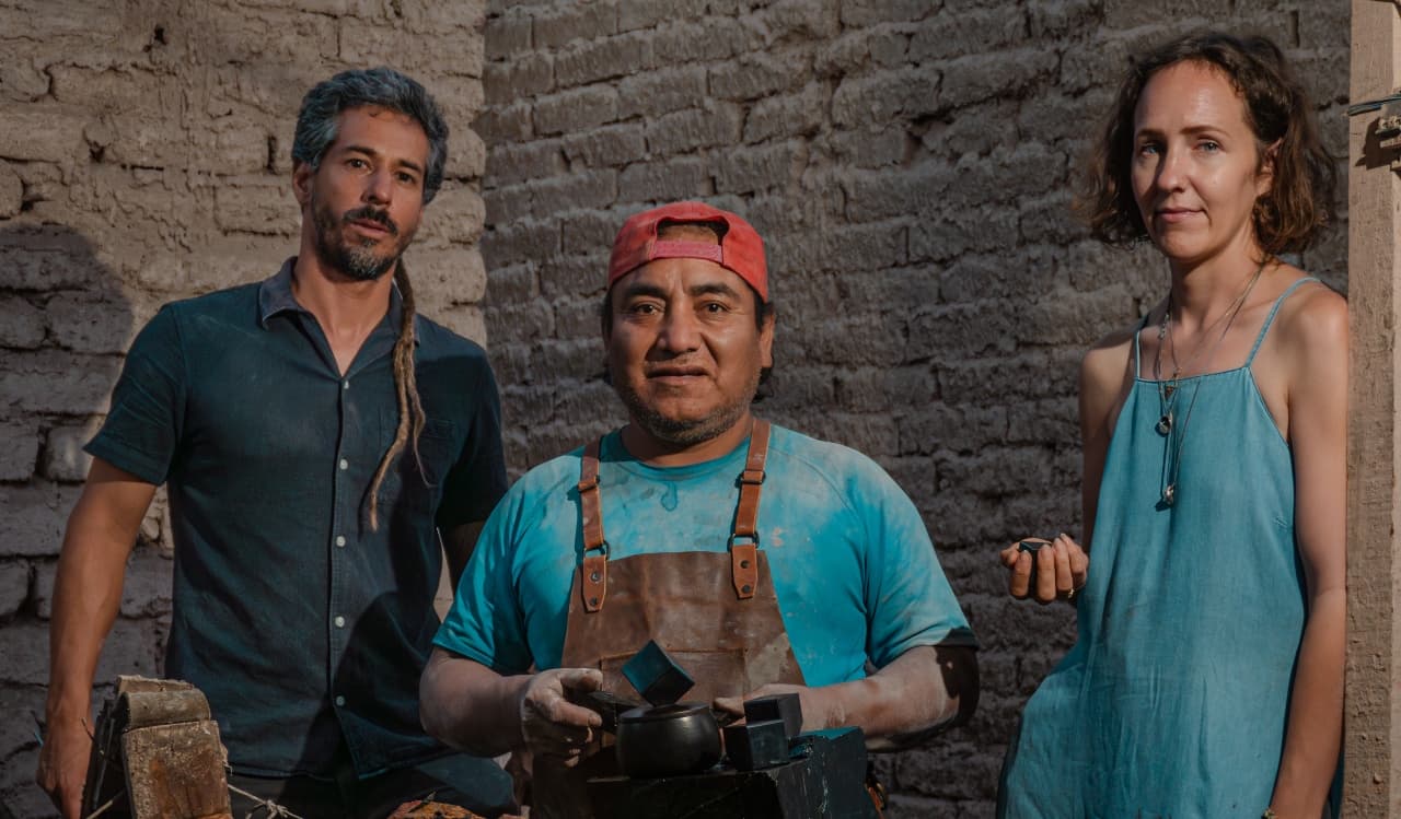 Esta empresa peruana transforma piedras preciosas andinas en juguetes y piezas que se venden en tiendas de lujo de EE.UU.