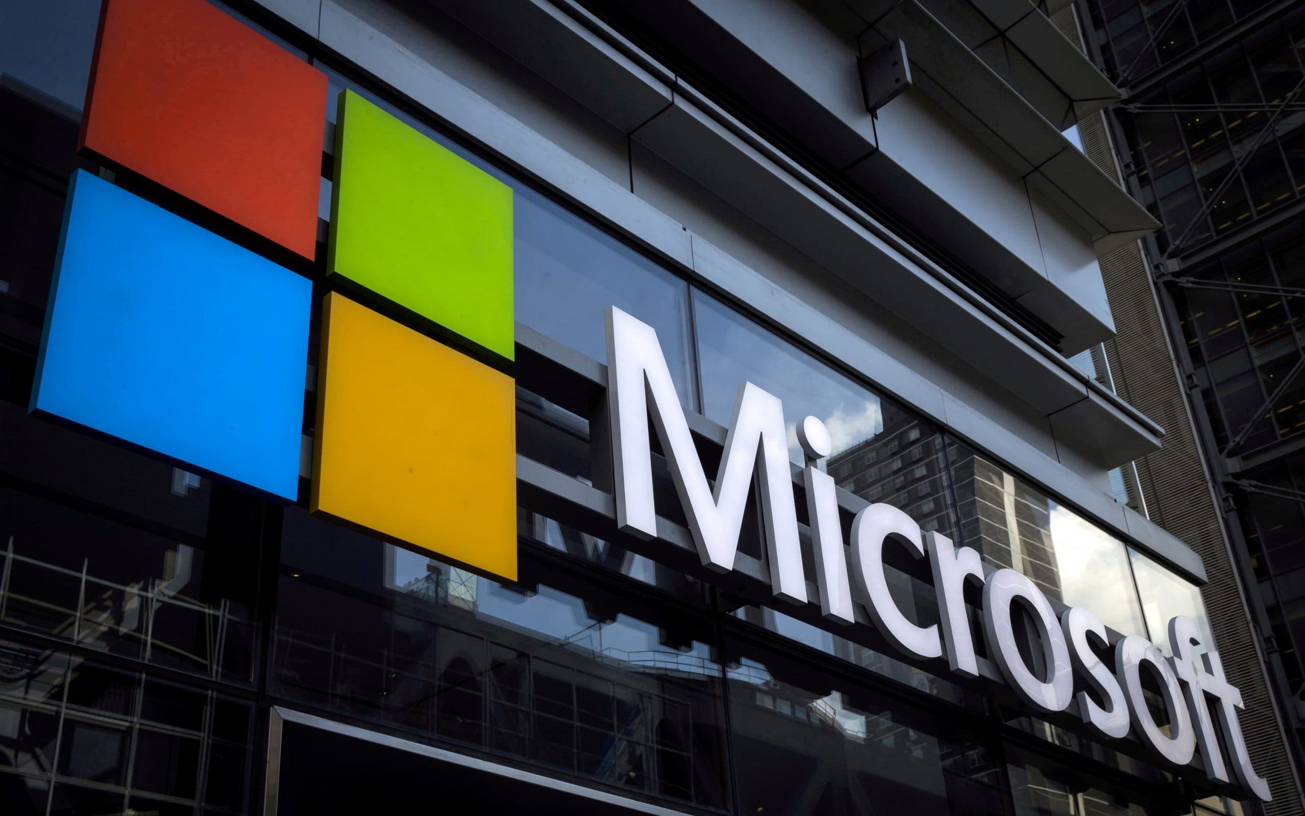 Microsoft anunció que despedirá a 10.000 trabajadores