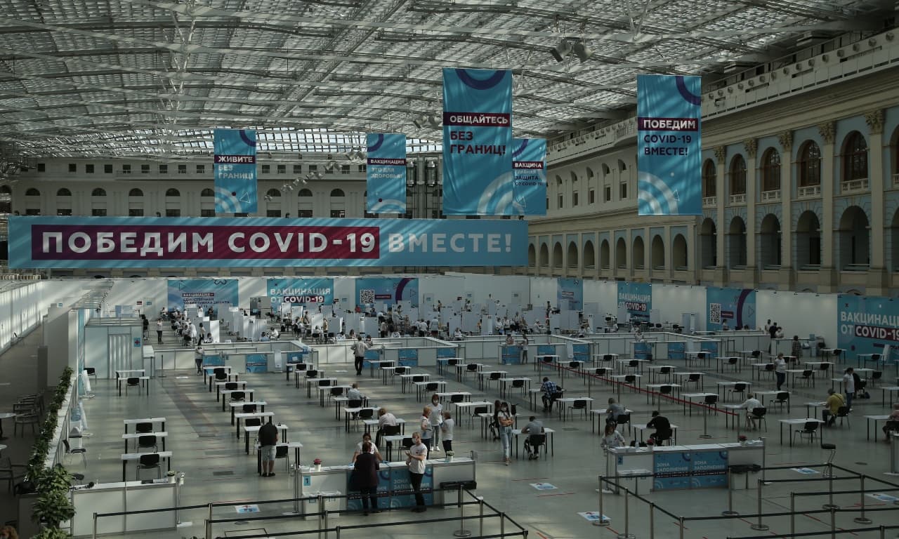 Rusia registra menos de 1.000 muertes de covid por segundo día consecutivo