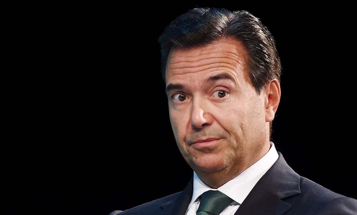 Credit Suisse enfrenta más problemas tras la repentina salida de su presidente