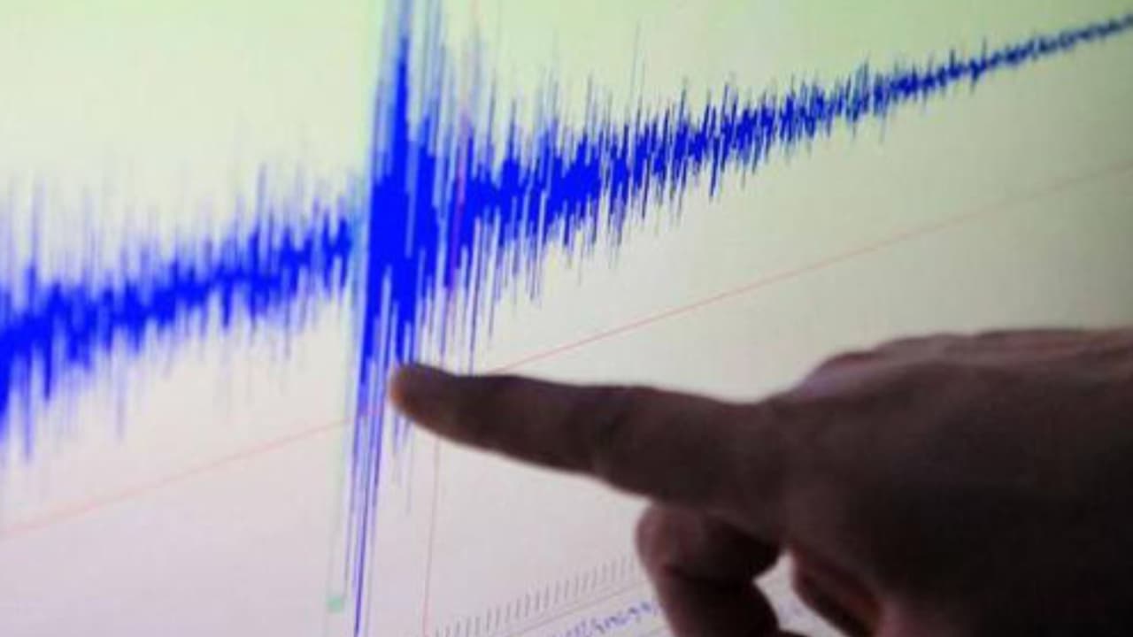 Fuerte terremoto de 5,6 grados sacude Lima y causa la alarma en población