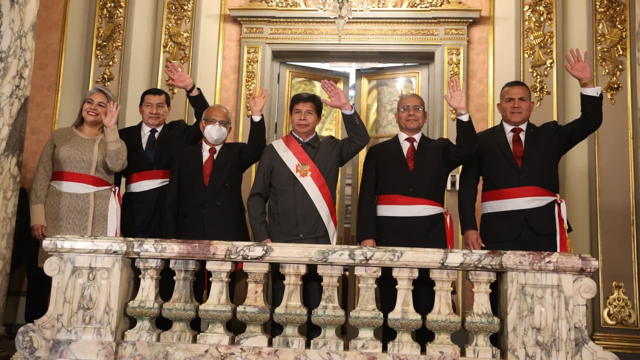 Castillo nombra cuatro nuevos ministros en medio de cuestionamientos