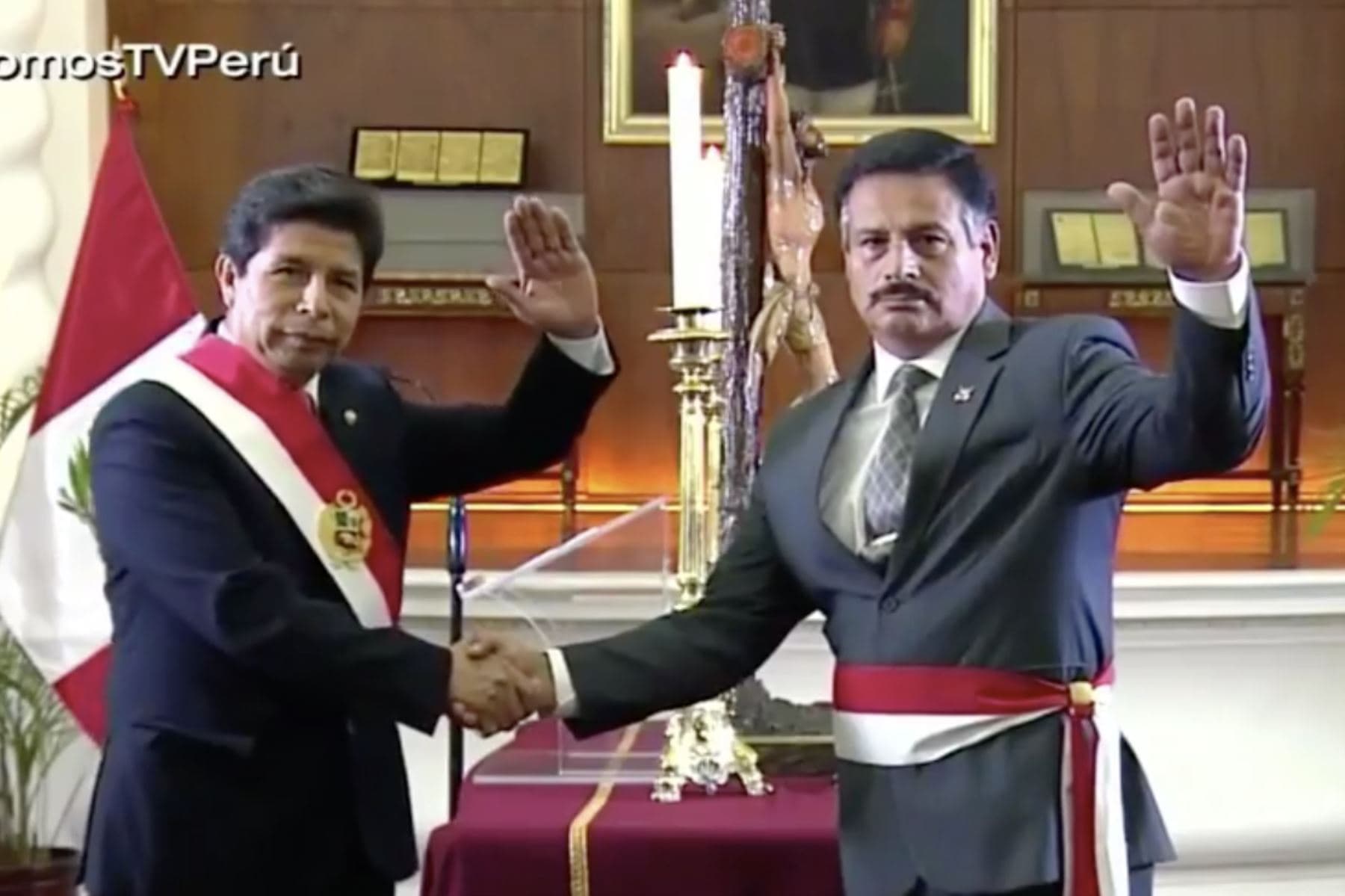 Castillo toma juramento a ministros de Defensa y Transportes