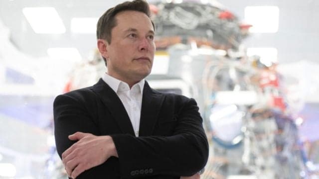 Musk planea contrarrestar a ChatGPT con otra versión menos restrictiva