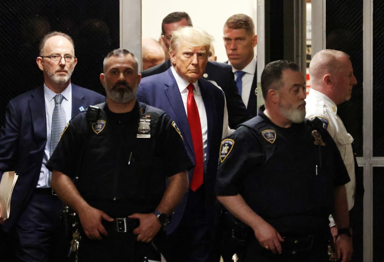 Donald Trump se entregó a la fiscalía de Manhattan